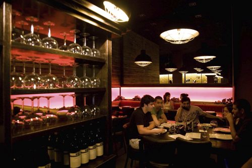 סועדים בבוצ'רי דה ברילוצ'ה